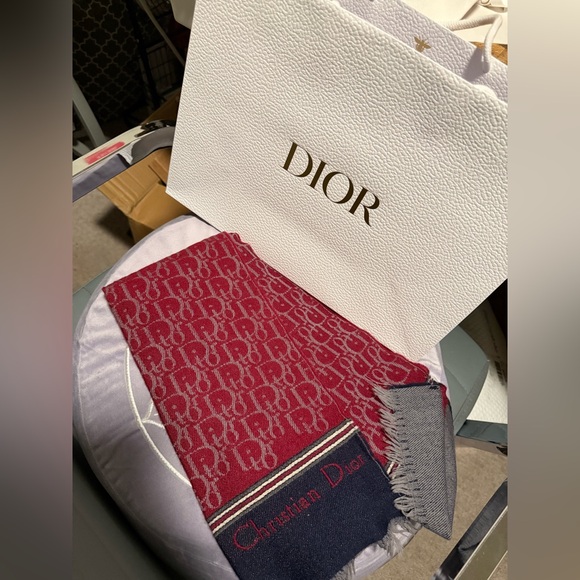 Christian Dior 100% Meringwool scarf - Picture 5 of 17